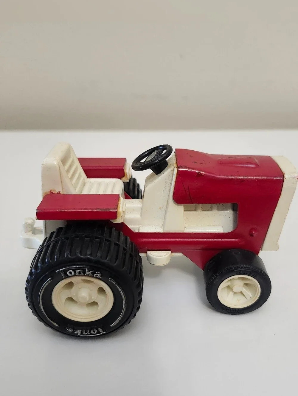 Vintage 1970's Tonka Toy Small Farm Lawn Tractor Red & White Retro Collectible